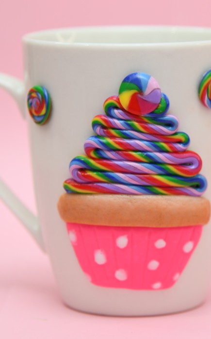 Κούπα με Cupcake και χειροποίητες καραμέλες Κούπα με Cupcake και χειροποίητες καραμέλες