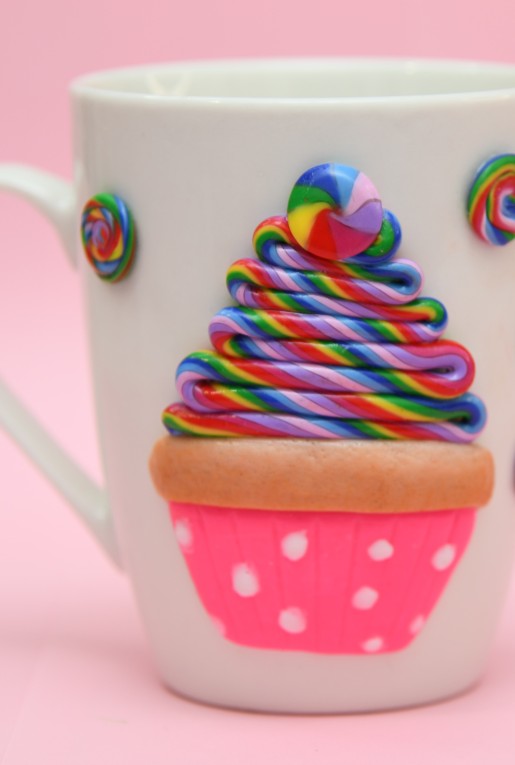 Κούπα με Cupcake και χειροποίητες καραμέλες Κούπα με Cupcake και χειροποίητες καραμέλες