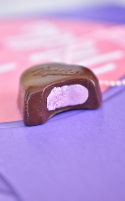 Κολιέ Καρδιά απο Σοκολάτα Milka με Φράουλα Κολιέ Καρδιά απο Σοκολάτα Milka με Φράουλα