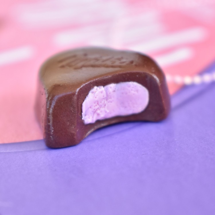 Κολιέ Καρδιά απο Σοκολάτα Milka με Φράουλα Κολιέ Καρδιά απο Σοκολάτα Milka με Φράουλα