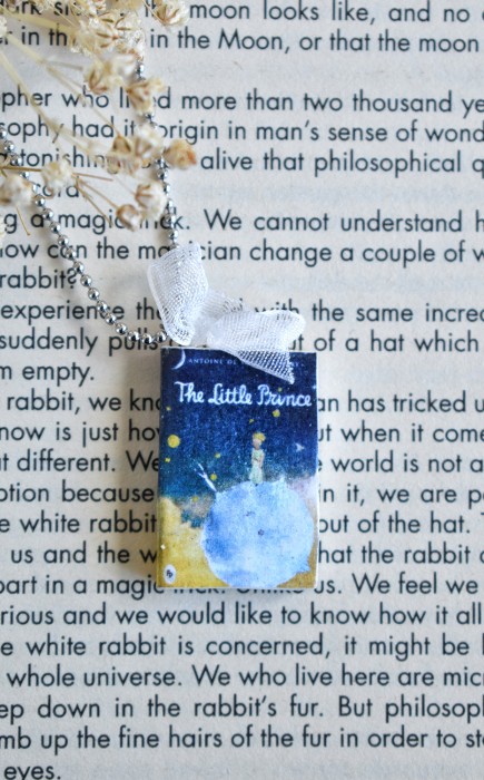 Κολιέ βιβλίο Little Prince από πολυμερικό πηλό Κολιέ βιβλίο Little Prince από πολυμερικό πηλό