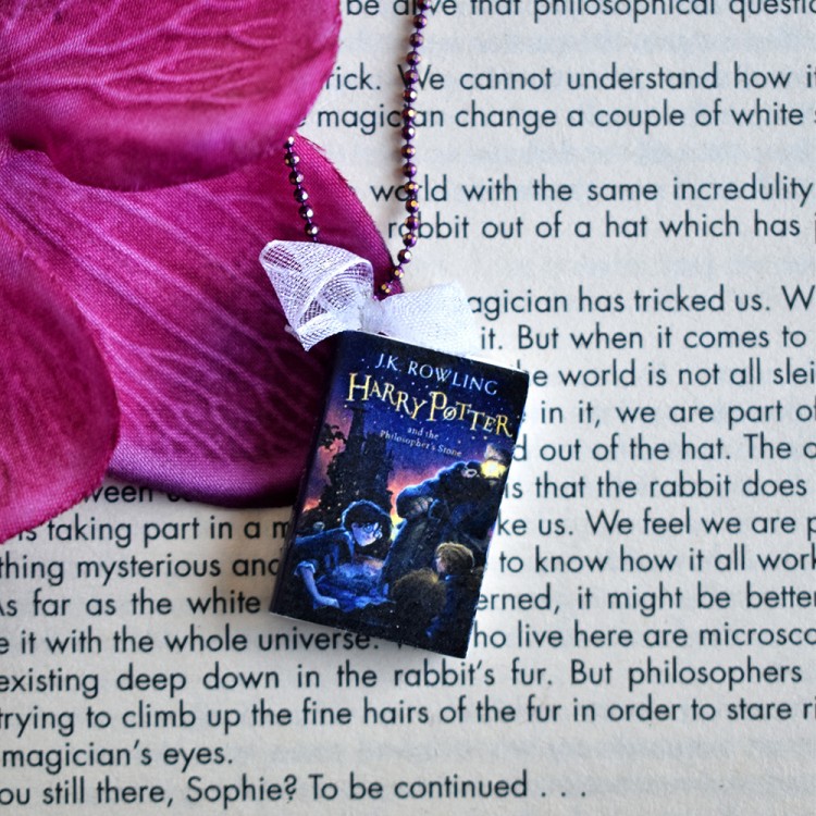 Κολιέ βιβλίο Harry Potter and the Philosopher's Stone Κολιέ βιβλίο Harry Potter and the Philosopher's Stone