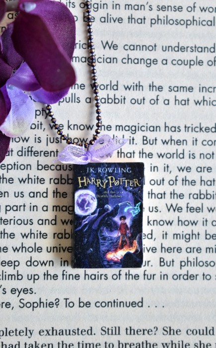 Κολιέ βιβλίο Harry Potter and the Deathly Hallows Κολιέ βιβλίο Harry Potter and the Deathly Hallows