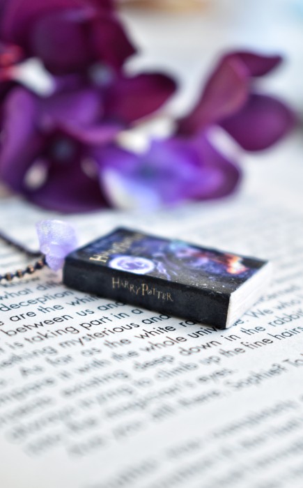 Κολιέ βιβλίο Harry Potter and the Deathly Hallows Κολιέ βιβλίο Harry Potter and the Deathly Hallows