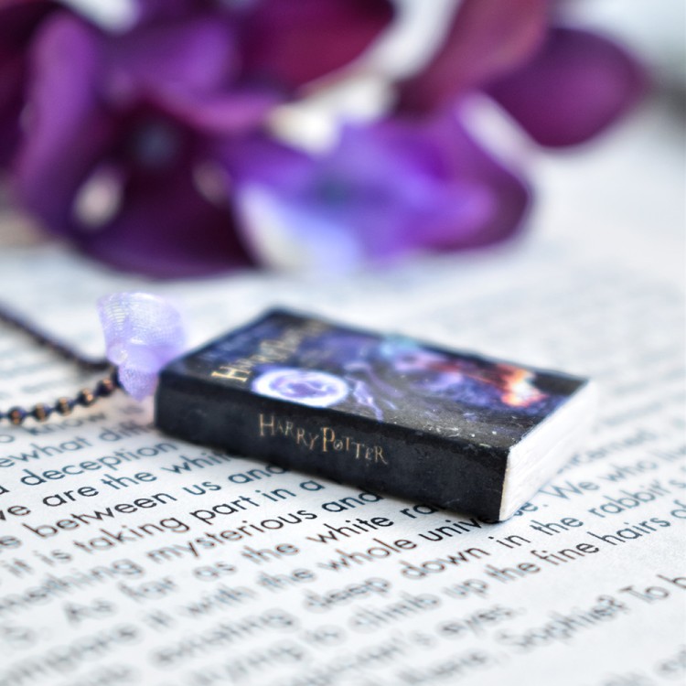 Κολιέ βιβλίο Harry Potter and the Deathly Hallows Κολιέ βιβλίο Harry Potter and the Deathly Hallows