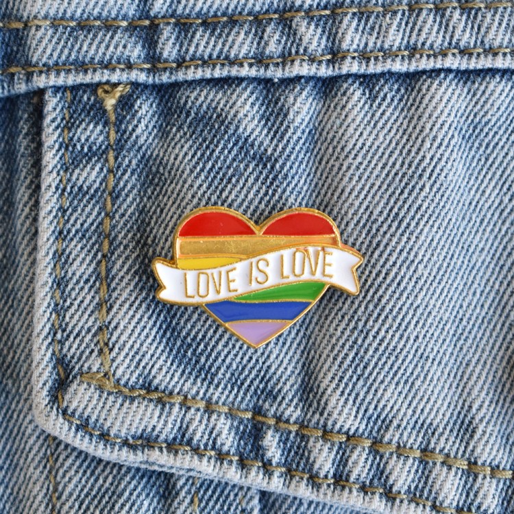 ΛΟΑΤ Καρφίτσα Love is Love