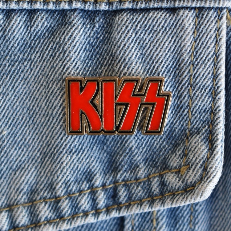 Καρφίτσα KISS