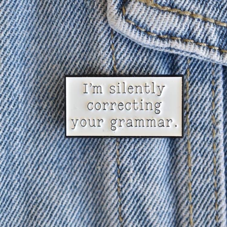 Καρφίτσα Silently Correcting Your Grammar