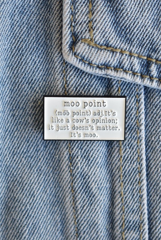 Καρφίτσα Moo Point Adj