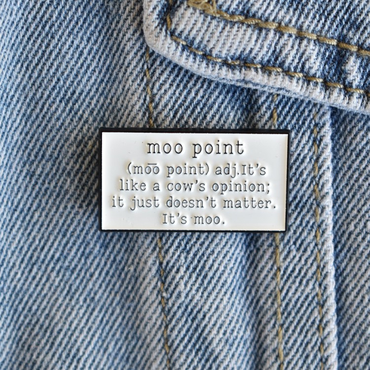Καρφίτσα Moo Point Adj