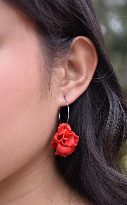 ΣΚΟΥΛΑΡΙΚΙΑ ΧΕΙΡΟΠΟΙΗΤΑ ΚΡΕΜΑΣΤΑ ΜΕΓΑΛΟ ΛΟΥΛΟΥΔΙ ΚΟΚΚΙΝΟ